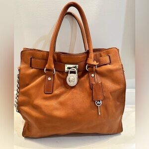 Micheal Kors Hamilton large tote. Leather tan with silver hardware